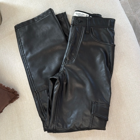 Abercrombie & Fitch Pants - Abercrombie & Fitch 90s Relaxed Leather High Rise Cargo Pants